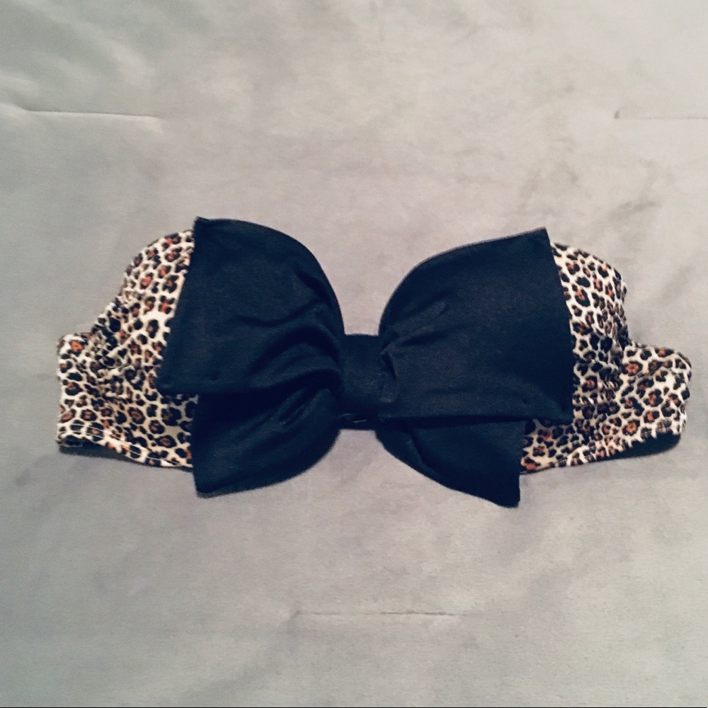 32A Victoria’s Secret Strapless Leopard Swim Top